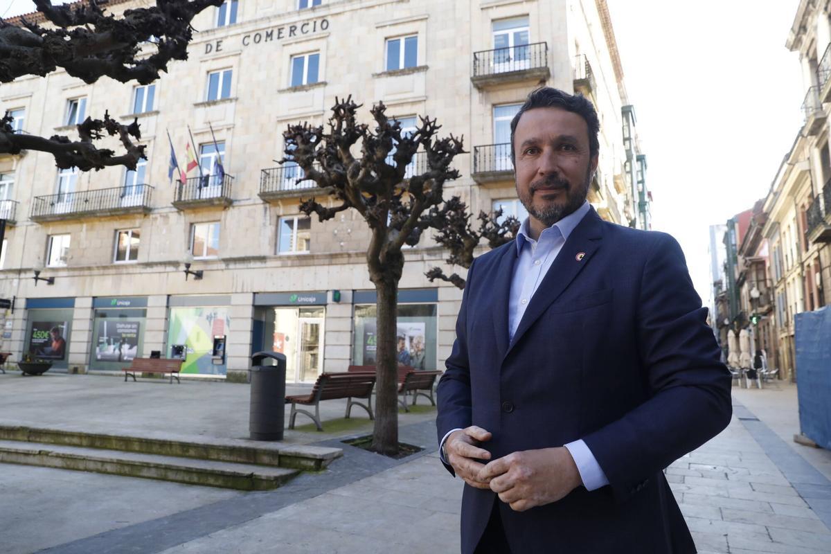 Daniel González, ante la sede cameral de Camposagrado.