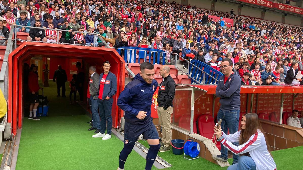 El Sporting en el entrenamiento a puertas abiertas en El Molinón