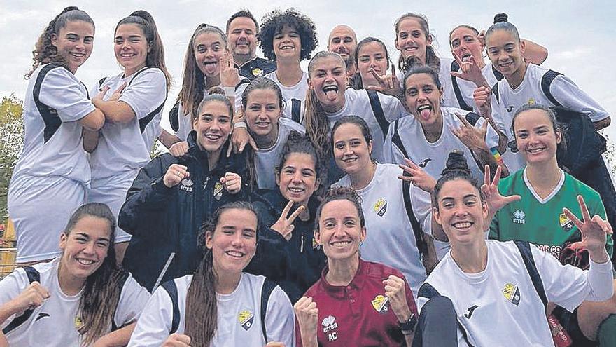 El Son Sardina femenino posa después de ganar al Pardinyes.