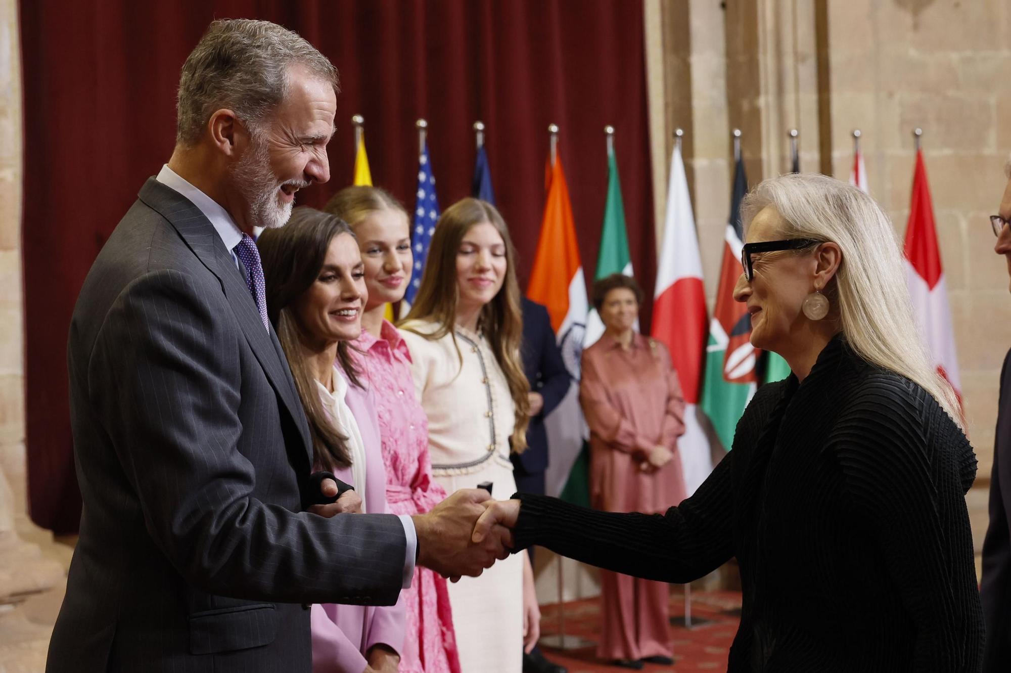 EN IMÁGENES: Personalidades, políticos y premiados se dan cita en el hotel de la Reconquista antes de la ceremonia de entrega de los Premios "Princesa"