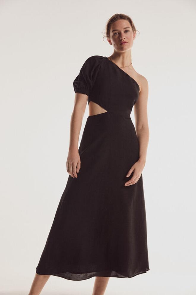 Vestido negro con escote asimétrico de Tamara Falcó para Pedro del Hierro