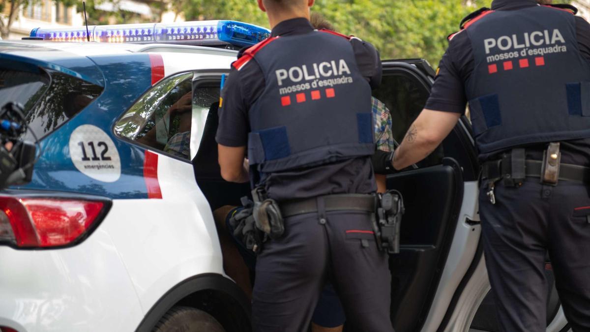 Imagen de archivo de una detención por parte de los Mossos d'Esquadra