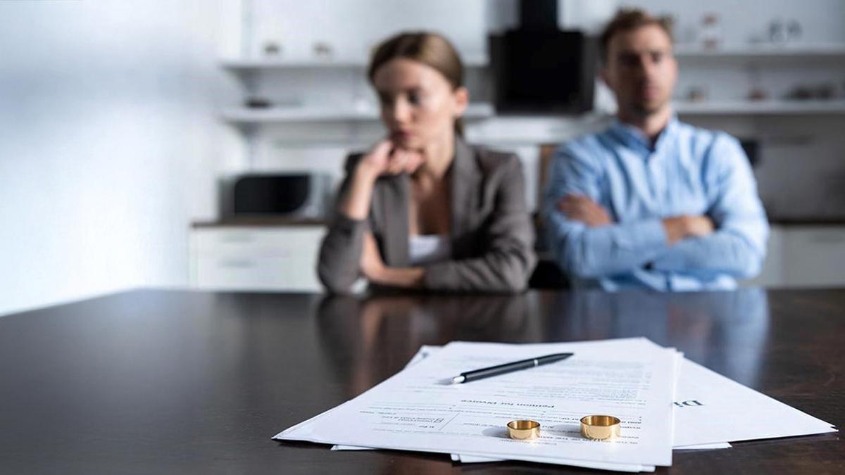 Una pareja, en proceso de divorcio.
