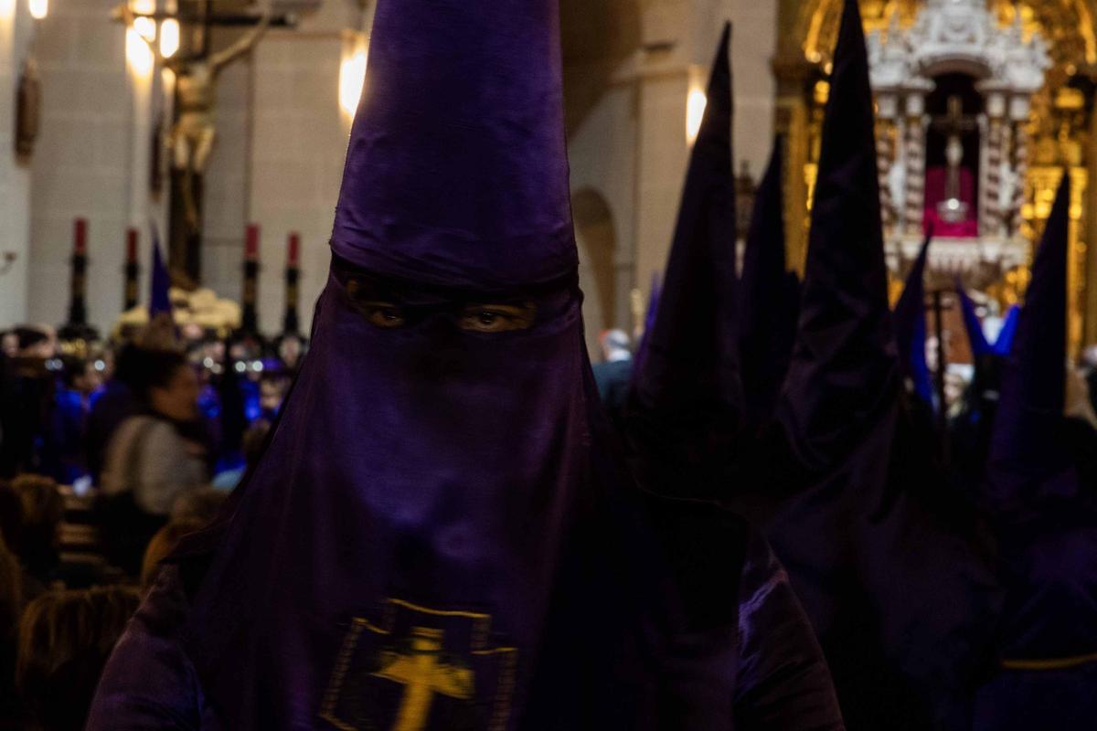 El frío no desluce las procesiones del Martes Santo en Alicante