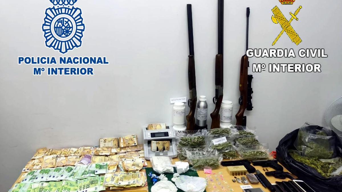 Parte del material intervenido en uno de los pisos de seguridad del grupo criminal