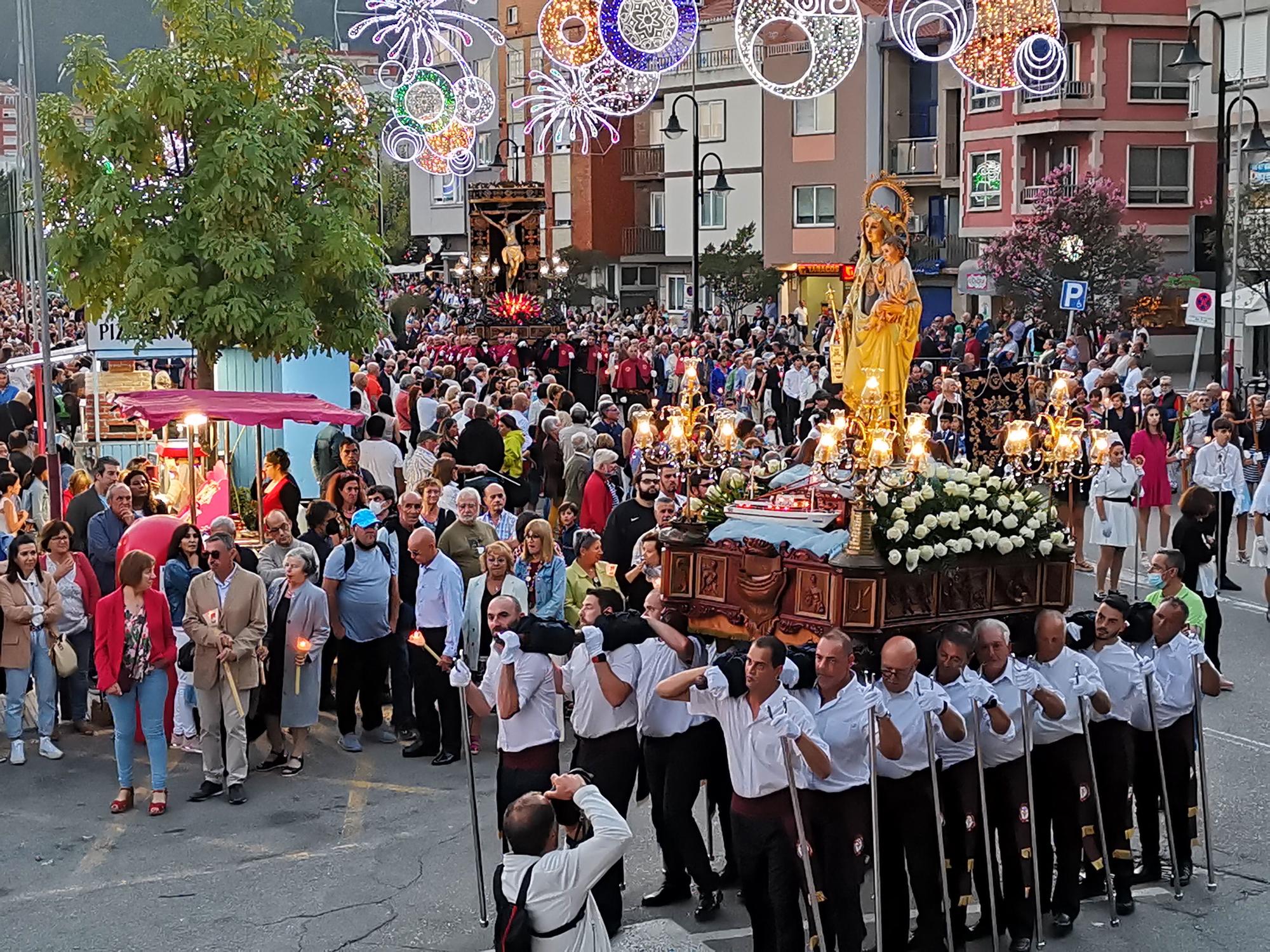 La procesión de las Festas do Cristo de Cangas