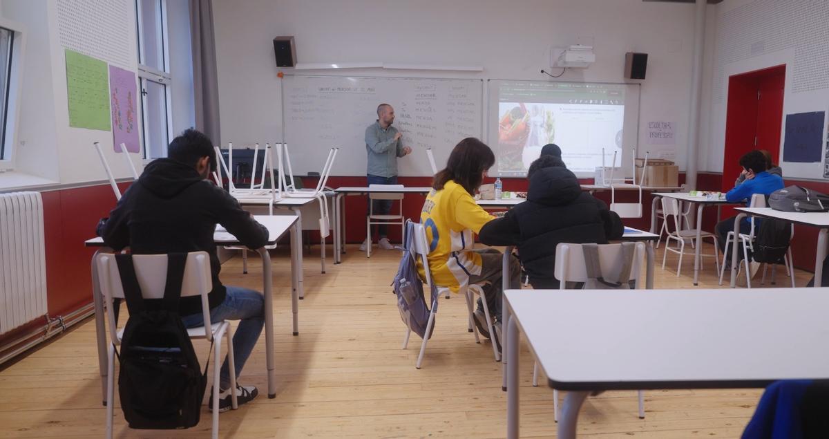 Aula de acogida acelerada en el Martí Pous, en Barcelona.