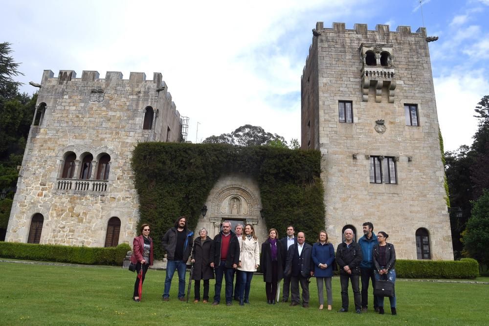 Visita de una comitiva política al Pazo de Meirás