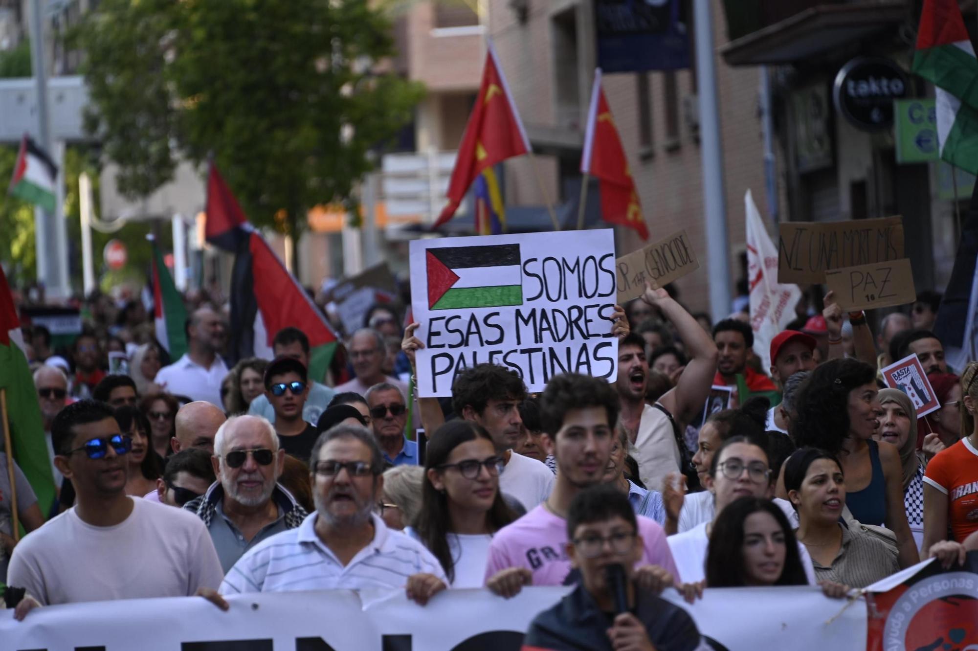 Así ha sido la multitudinaria manifestación para exigir la libertad de Palestina en Elche