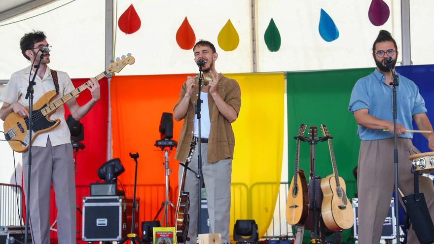 El colectivo LGBTIQ clama en Ribadumia por su derecho a vivir en el rural