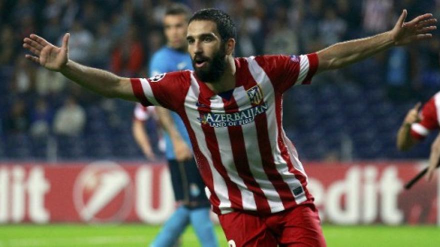 Arda sólo recibe una amonestación por el lanzamiento de la bota al asistente