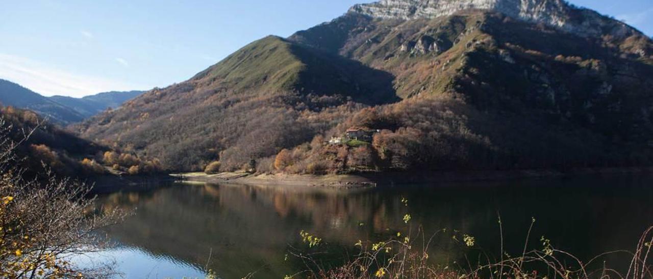 El embalse de Tanes, en el concejo de Caso.