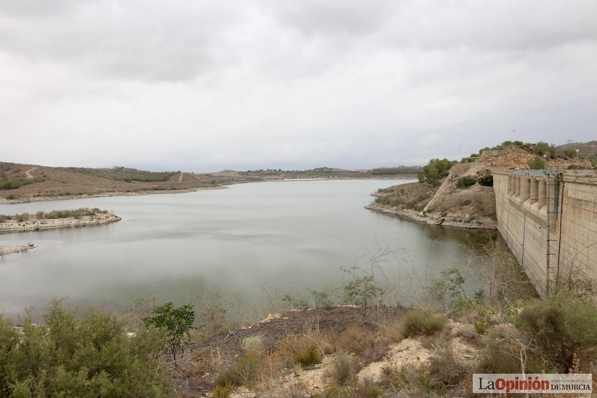 Obras de rehabilitación de la Casa del Agua junto al embalse de Santomera.