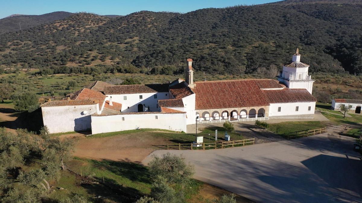 Exterior de la ermita de la Virgen del Ara.