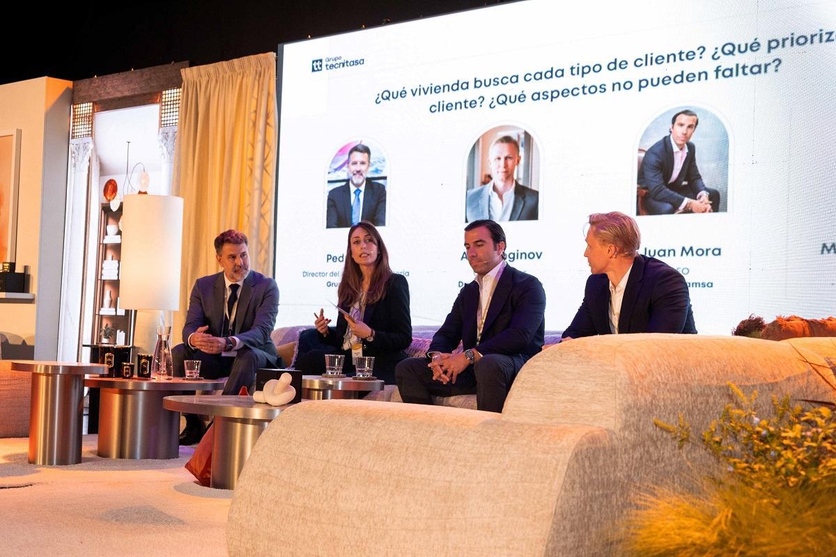 El consejero de Estrategia y Desarrollo de Negocio de Grupo Tecnitasa, Pedro Soria, moderando una mesa de debate en Marbella.
