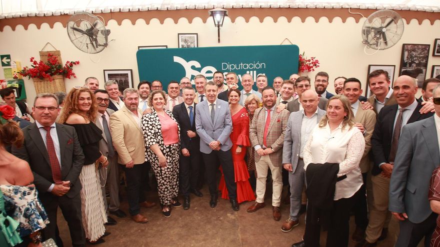 La Diputación se abona al Miércoles de Feria como &quot;cita ineludible&quot; con sus alcaldes: &quot;En el Real cabemos todos&quot;