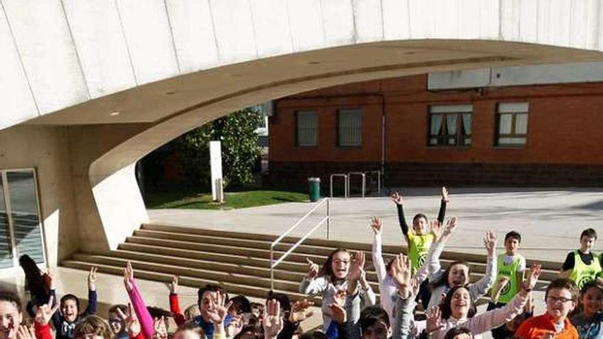 Actividad conjunta de alumnos de dos colegios de Oviedo.