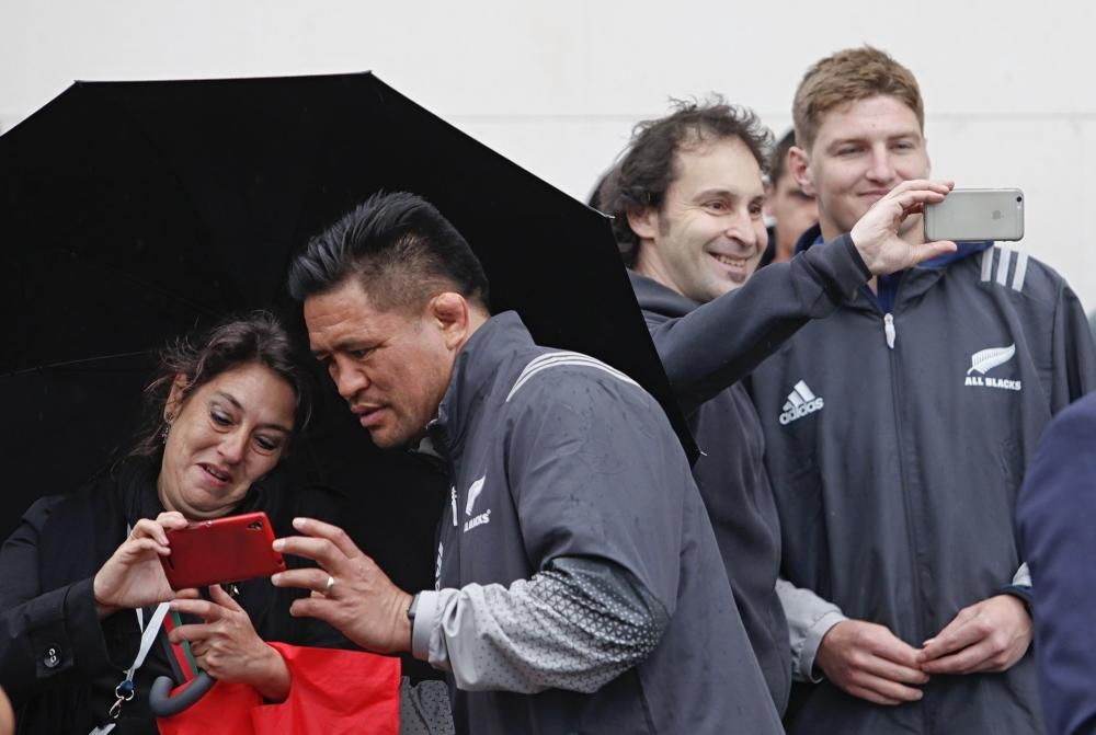 Los All Blacks dirigen un entrenamiento con alumnos en Gijón