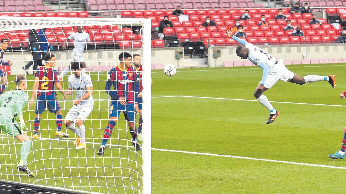 Diakhaby fue protagonista en el duelo ante el Barça el curso pasado por su gol