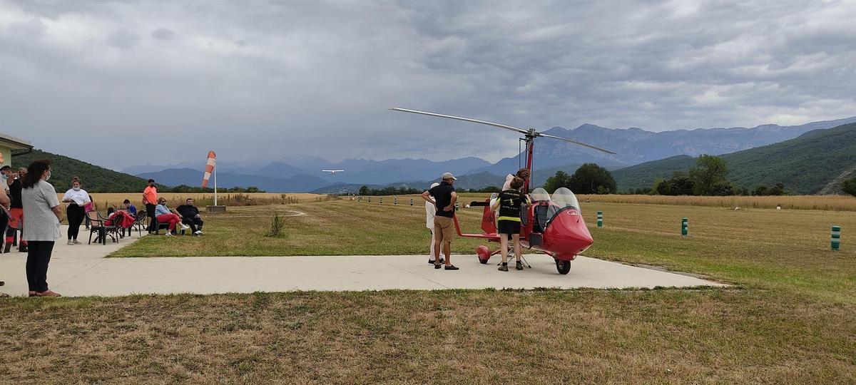 El aeródromo de Aínsa celebra su apertura al tráfico internacional con una jornada de puertas abiertas.