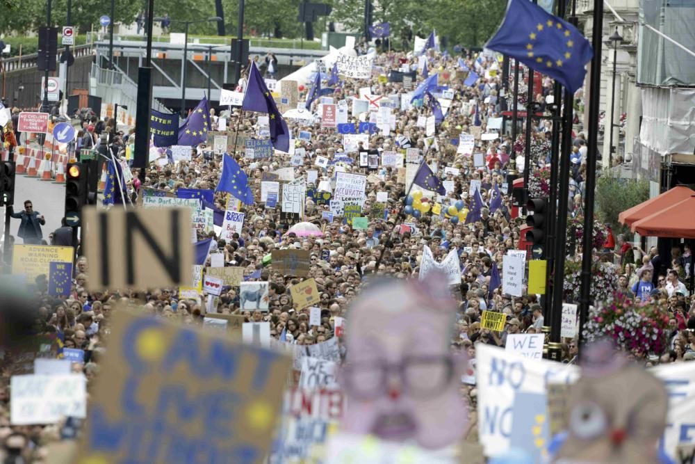 Miles de personas protestan en Londres contra el 'Brexit'