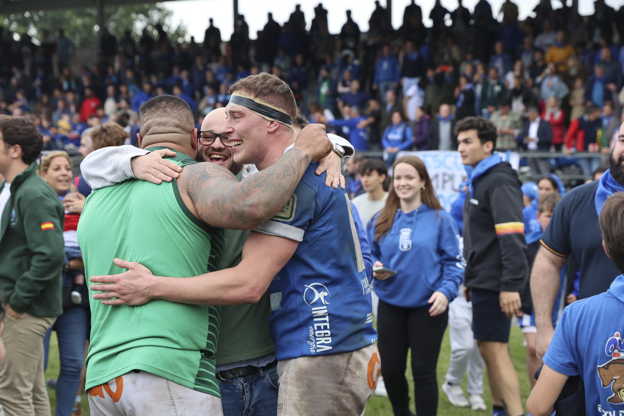 Fiesta del Real Oviedo Rugby tras ascender a División de Honor B