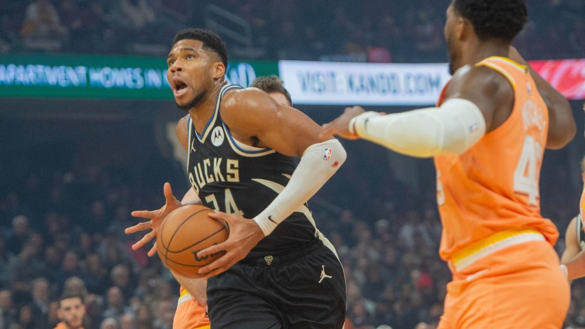 Giannis Antetokounmpo se marchó lesionado del partido de esta jornada en la NBA