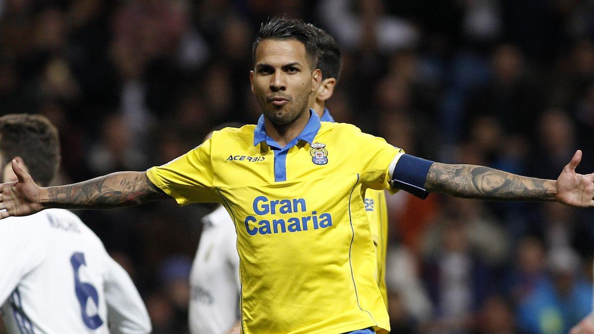 Jonathan Viera celebra su tanto en el Santiago Bernabéu en marzo de 2017.