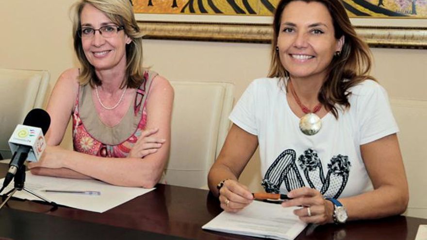 La alcaldesa, Paloma Gálvez, y la edil de Obras, Concha Cifrián.
