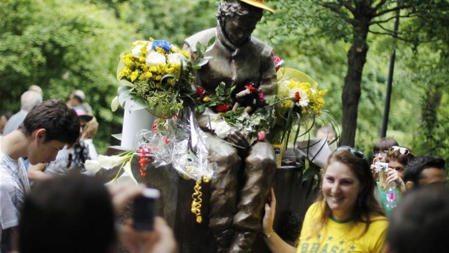 Brasil recuerda a su tricampeón Senna en el 22º aniversario de su muerte