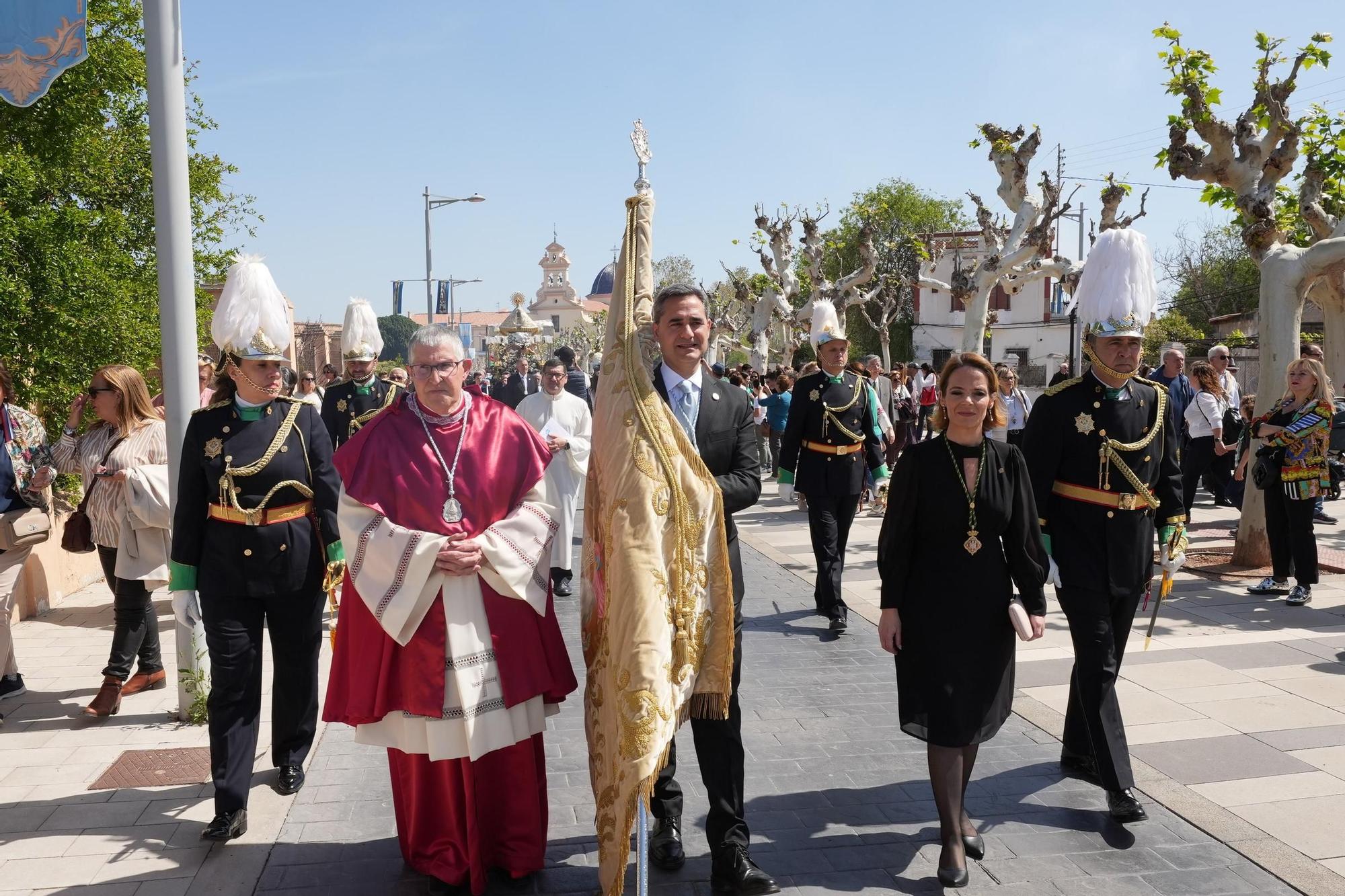 Galería de imágenes: La Virgen del Lledó sale de la basílica para ir a la ciudad