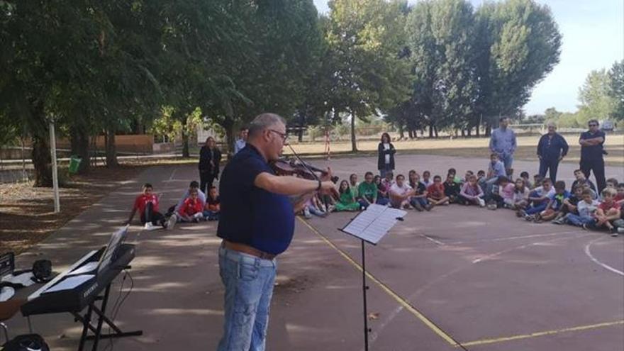 La escuela de música se acerca a los escolares