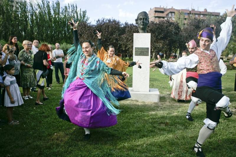 Inauguración de la escultura al jotero Mariano Arregui