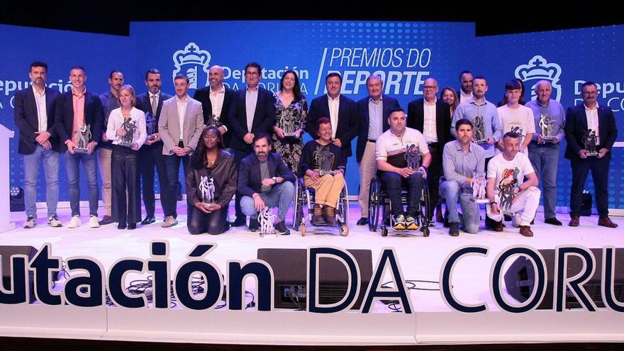 Premiados en la Gala del Deporte de la Diputación celebrada ayer en el teatro Colón. |  // LA OPINIÓN