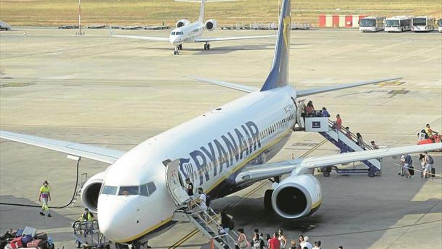 Ryanair amenaza con despidos y cancelaciones por las huelgas