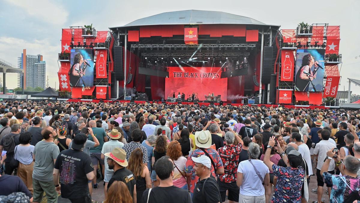 Ambiente y publico en el Parc del Forum durante el Festival Cruilla