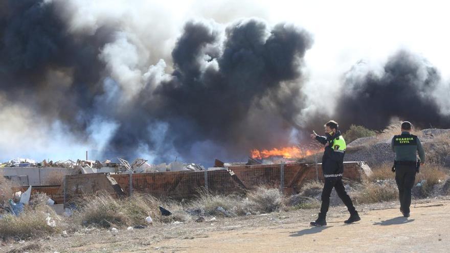 Fuego en el polígono Canastell de San Vicente del Raspeig