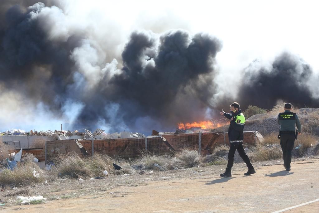 Fuego en el polígono Canastell de San Vicente del Raspeig