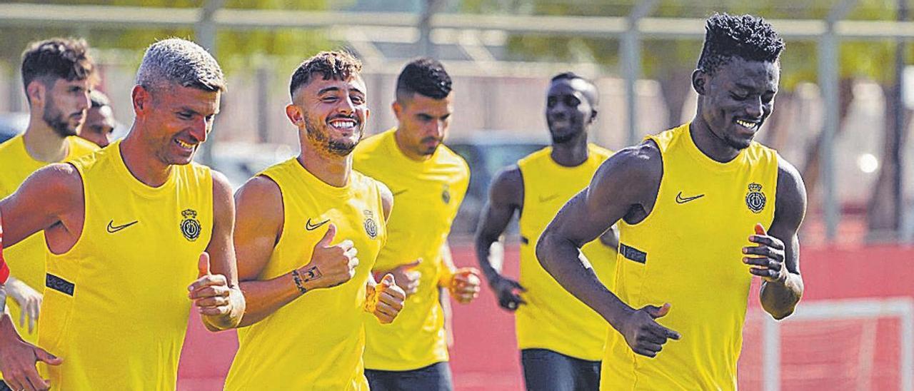 Salva Sevilla, Maffeo y Baba, sonrientes durante el entrenamiento de ayer del Mallorca.