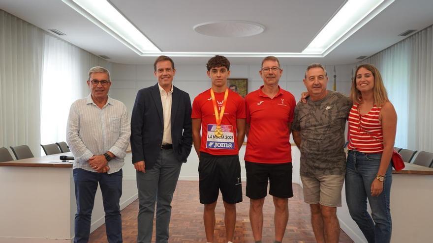 Xàtiva recibe con honores al campeón de España Sub-16 de lanzamiento de jabalina