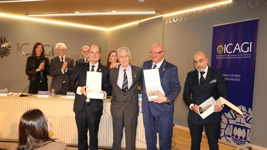 La Abogacía premia el compromiso ético de los colegios de Alzira, Sueca y València tras la dana