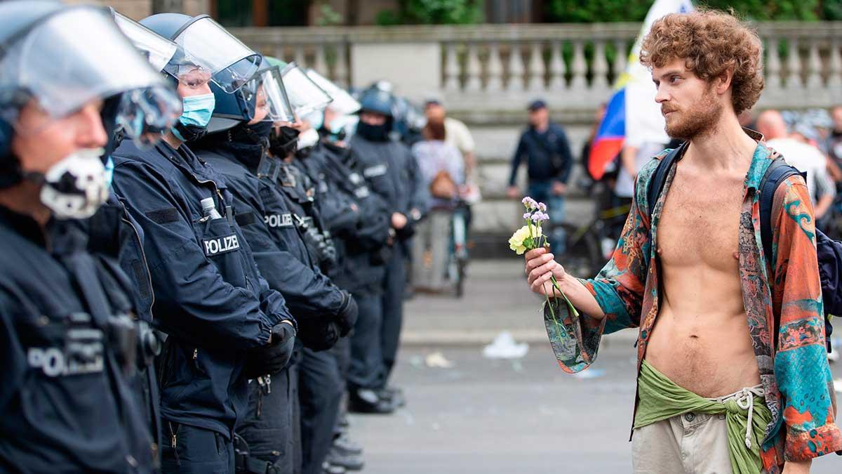 berlin asiste a otra desafiante marcha del negacionismo antimascarilla