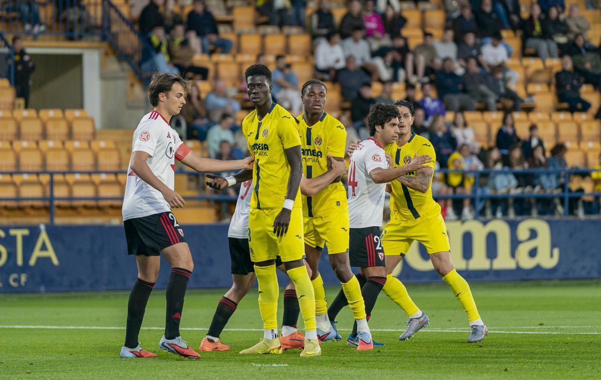 El Villarreal B se clasificó para el 'play-off' de ascenso tras derrotar al Sevilla Atlético.