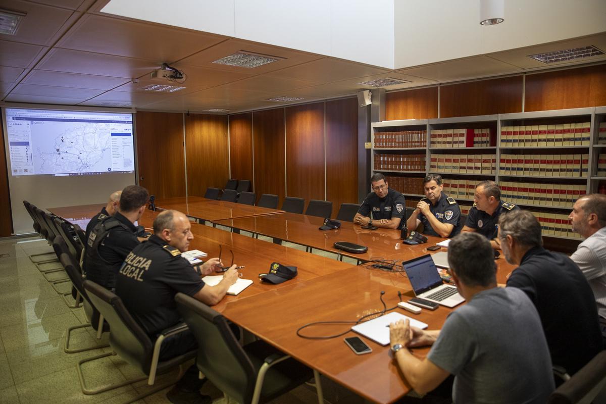 El Consell ha presentado a las policías locales de la isla esta nueva funcionalidad.
