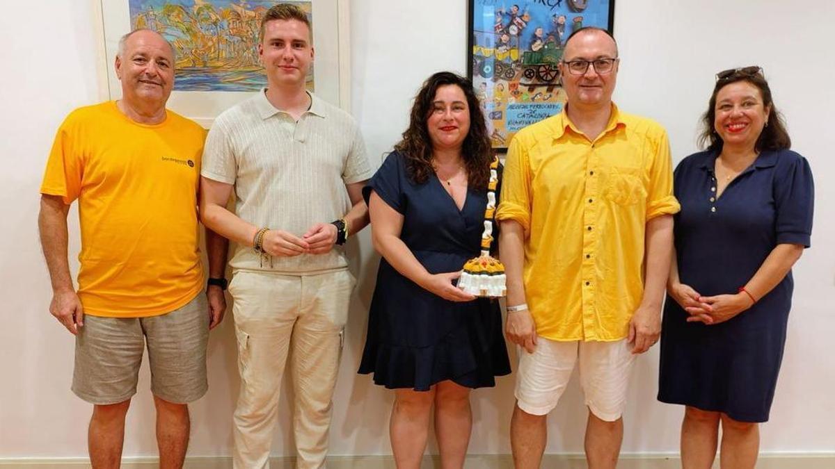 Imagen de las autoridades de Vilanova i la Geltrú junto a los ediles vila-realenses que participaron este fin de semana en la Diada de les Neus de la ciudad catalana.