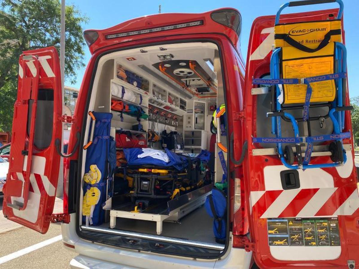 Interior de la nueva ambulancia adquirida por el Cuerpo de Bomberos de zaragoza. | EL PERIÓDICO