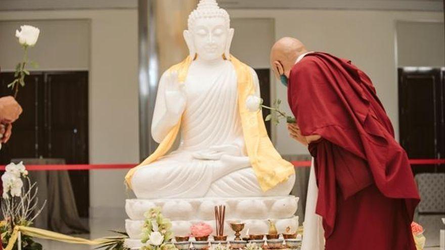 La réplica réplica de Buda tallada en jade blanco birmano.