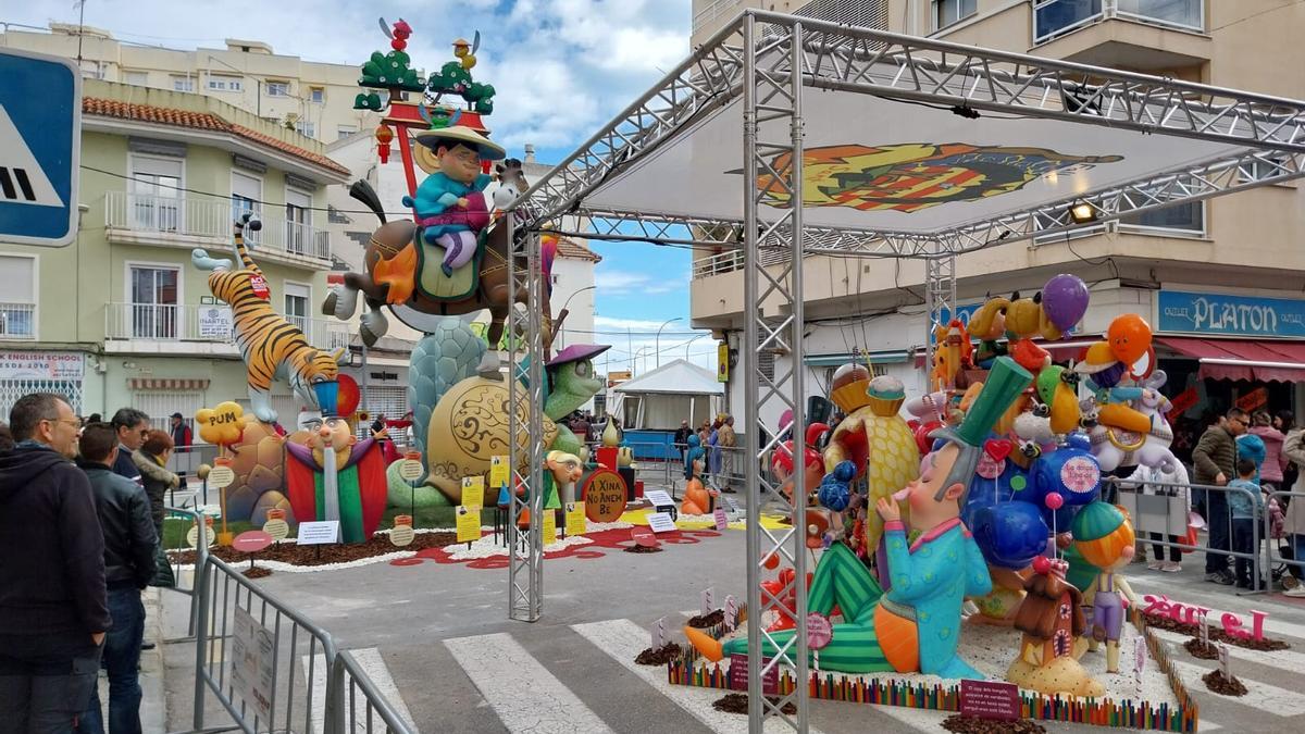 Las dos fallas ganadoras, infantil y mayor, de Sant Nicolau Mosquit