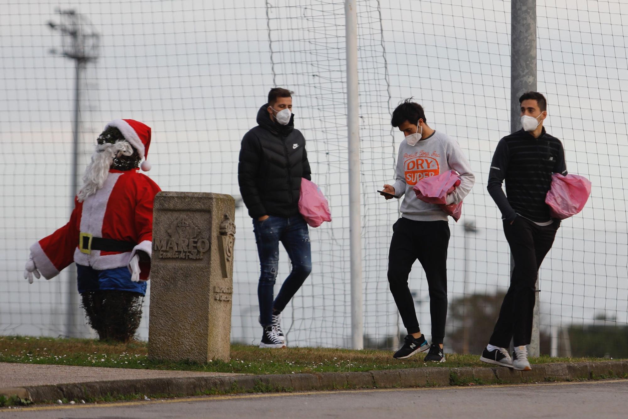 Los jugadores del Sporting pasan por Mareo para realizar tests de antígenos y PCR