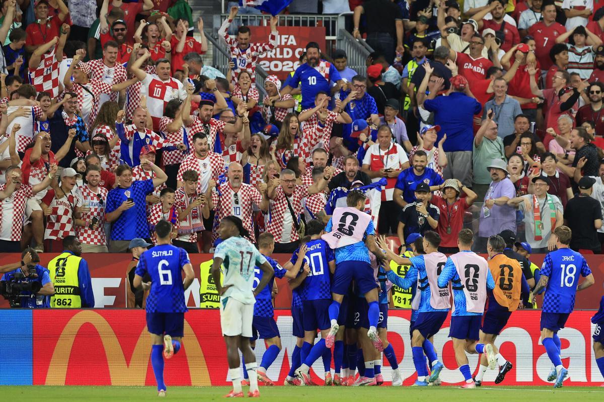GR5129. TORONTO (CANADÁ), 02/07/2026.- Jugadores de Croacia celebran un gol anulado este jueves, un partido del Mundial de la FIFA 2026 entre Portugal y Croacia en el estadio BMO en Toronto (Canadá). EFE/ Bienvenido Velasco